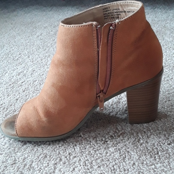 Charming Charlie tan shoes size 7 with fringe - Picture 2 of 7